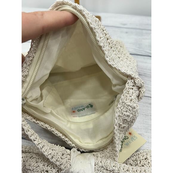 NWT Island Waves Womens Ivory Palm Tree Embroidering Crochet Small Crossbody Bag - Picture 5 of 7